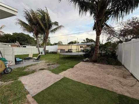 2241 N 62nd Avenue Hollywood FL 33024