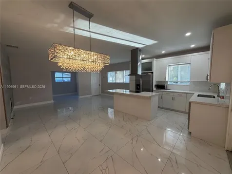 2241 N 62nd Avenue Hollywood FL 33024