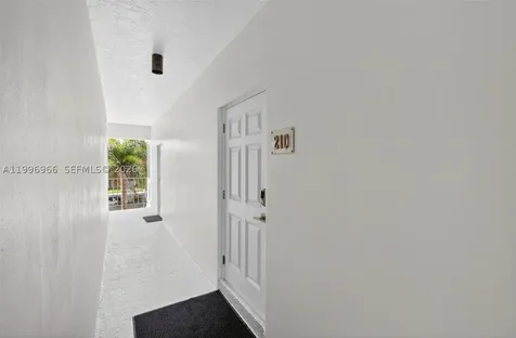 3050 NE 48th Street Fort Lauderdale FL 33308