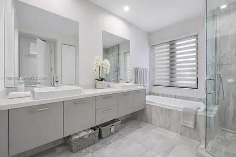 8424 NW 51st Terrace Doral FL 33166