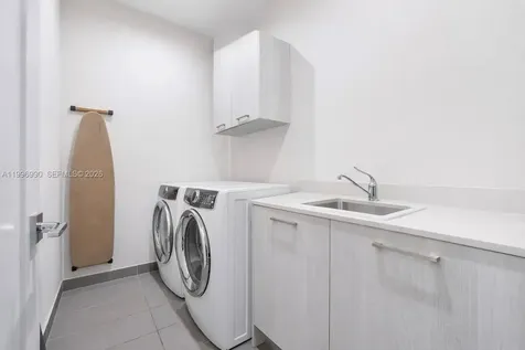8424 NW 51st Terrace Doral FL 33166