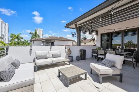 8424 NW 51st Terrace Doral FL 33166