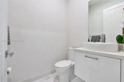 8424 NW 51st Terrace Doral FL 33166