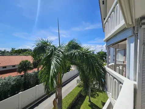 3199 S Ocean Drive Hallandale Beach FL 33009
