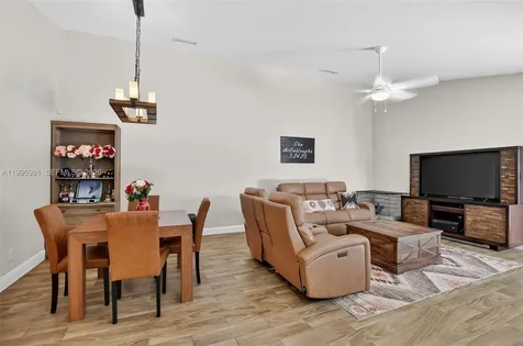 102 Sun Terrace Court Palm Beach Gardens FL 33403