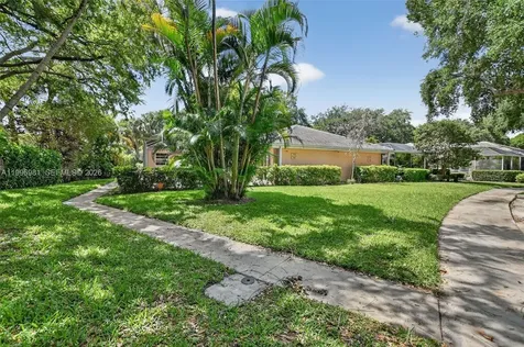 102 Sun Terrace Court Palm Beach Gardens FL 33403