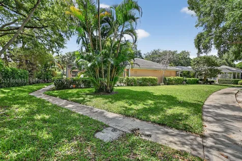 102 Sun Terrace Court Palm Beach Gardens FL 33403