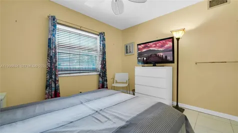 2861 Somerset Drive Lauderdale Lakes FL 33311