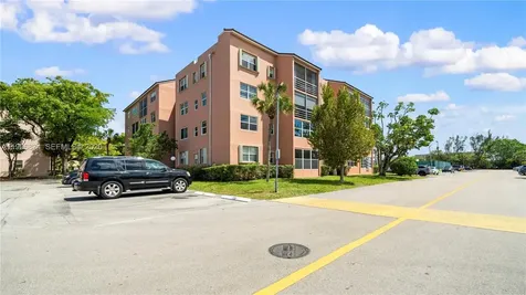2861 Somerset Drive Lauderdale Lakes FL 33311