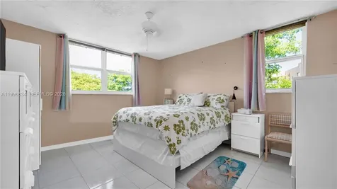 2861 Somerset Drive Lauderdale Lakes FL 33311