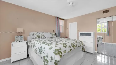 2861 Somerset Drive Lauderdale Lakes FL 33311