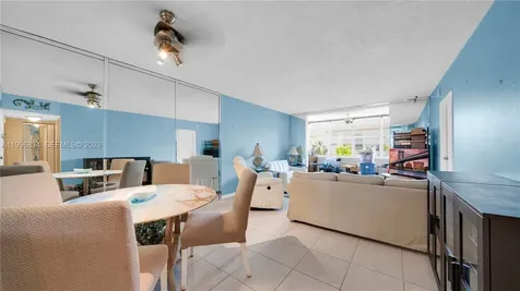 2861 Somerset Drive Lauderdale Lakes FL 33311