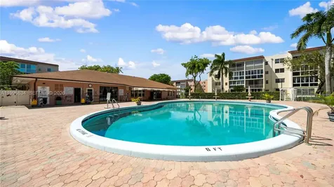 2861 Somerset Drive Lauderdale Lakes FL 33311