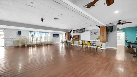 2861 Somerset Drive Lauderdale Lakes FL 33311
