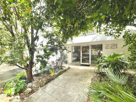 221 Meridian Avenue Miami Beach FL 33139