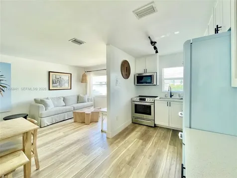 221 Meridian Avenue Miami Beach FL 33139