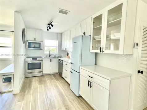 221 Meridian Avenue Miami Beach FL 33139