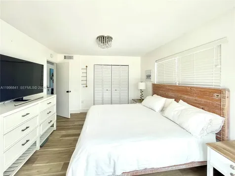 221 Meridian Avenue Miami Beach FL 33139