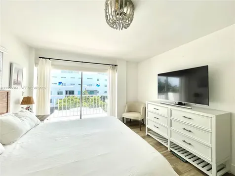 221 Meridian Avenue Miami Beach FL 33139