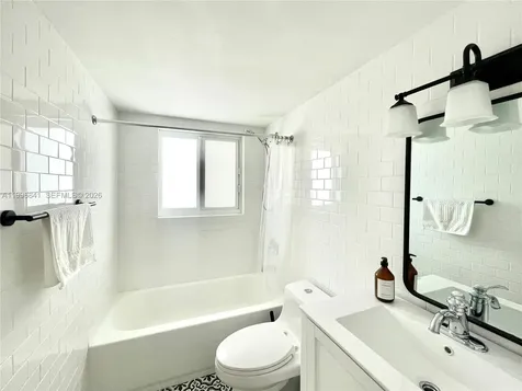 221 Meridian Avenue Miami Beach FL 33139