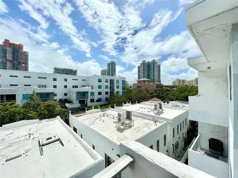 221 Meridian Avenue Miami Beach FL 33139