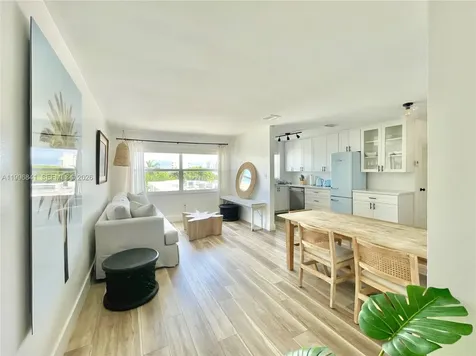 221 Meridian Avenue Miami Beach FL 33139