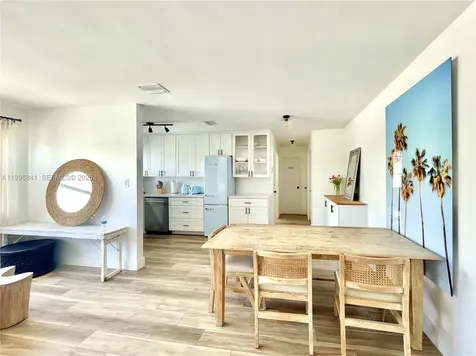 221 Meridian Avenue Miami Beach FL 33139
