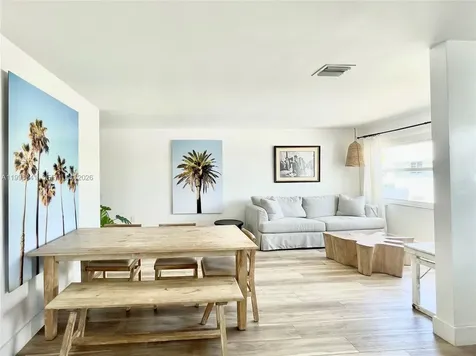 221 Meridian Avenue Miami Beach FL 33139