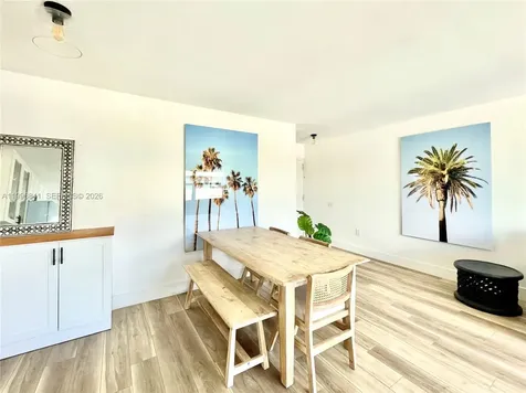221 Meridian Avenue Miami Beach FL 33139
