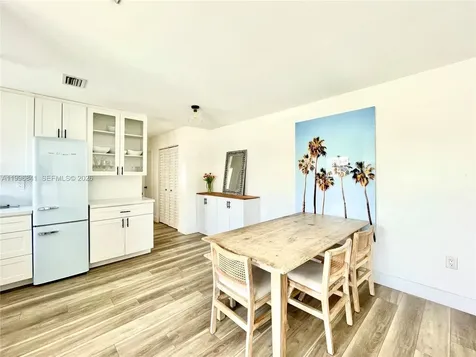 221 Meridian Avenue Miami Beach FL 33139