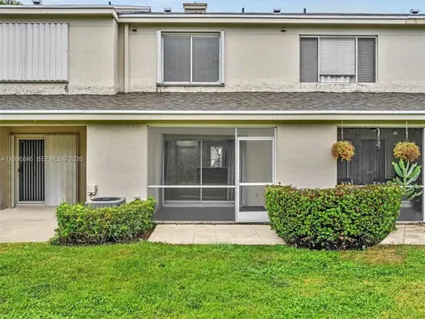 8 Key West Court Weston FL 33326