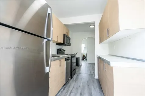 1007 Bay Drive Miami Beach FL 33141
