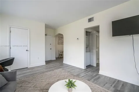 1007 Bay Drive Miami Beach FL 33141