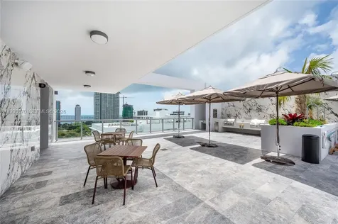 1611 SW 2nd Avenue Miami FL 33129
