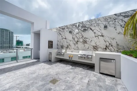 1611 SW 2nd Avenue Miami FL 33129
