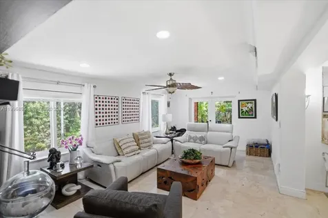 6133 SW 44th Terrace Miami FL 33155