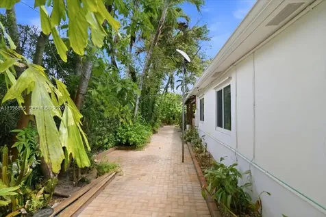 6133 SW 44th Terrace Miami FL 33155