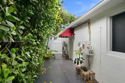 6133 SW 44th Terrace Miami FL 33155