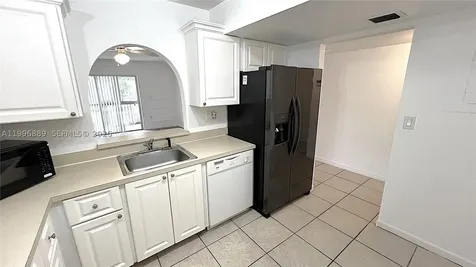 711 N Pine Island Road Plantation FL 33324