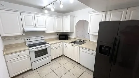 711 N Pine Island Road Plantation FL 33324