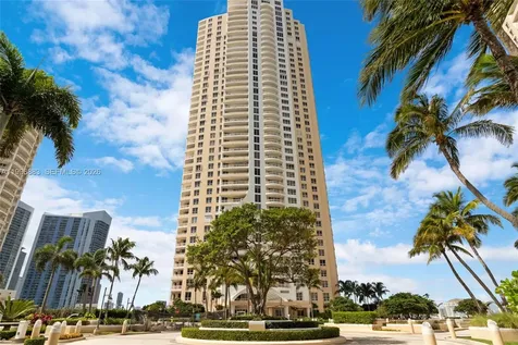 848 Brickell Key Drive Miami FL 33131