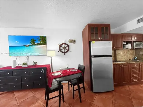 19201 Collins Avenue Sunny Isles Beach FL 33160