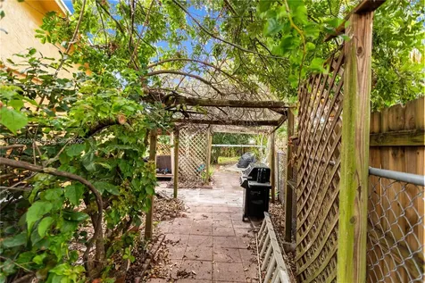7690 SW 7th Court North Lauderdale FL 33068