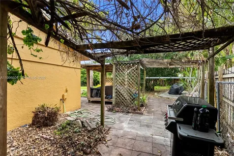 7690 SW 7th Court North Lauderdale FL 33068