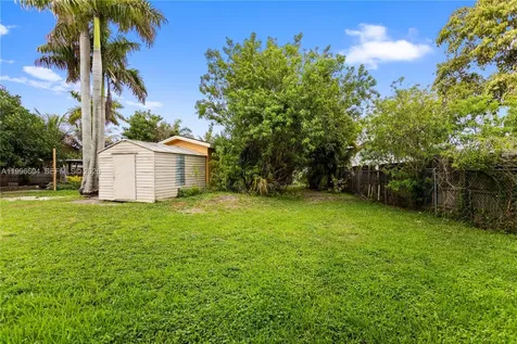 7690 SW 7th Court North Lauderdale FL 33068