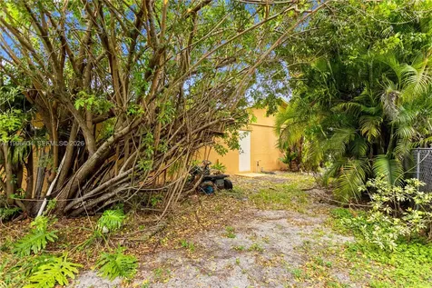 7690 SW 7th Court North Lauderdale FL 33068