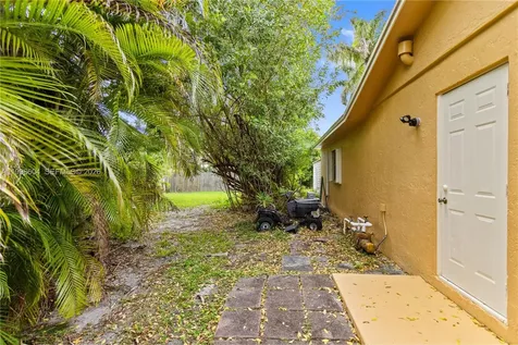 7690 SW 7th Court North Lauderdale FL 33068