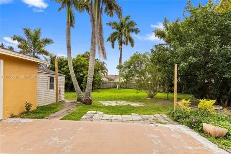 7690 SW 7th Court North Lauderdale FL 33068