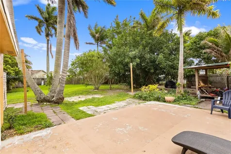 7690 SW 7th Court North Lauderdale FL 33068