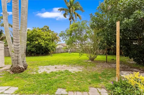 7690 SW 7th Court North Lauderdale FL 33068